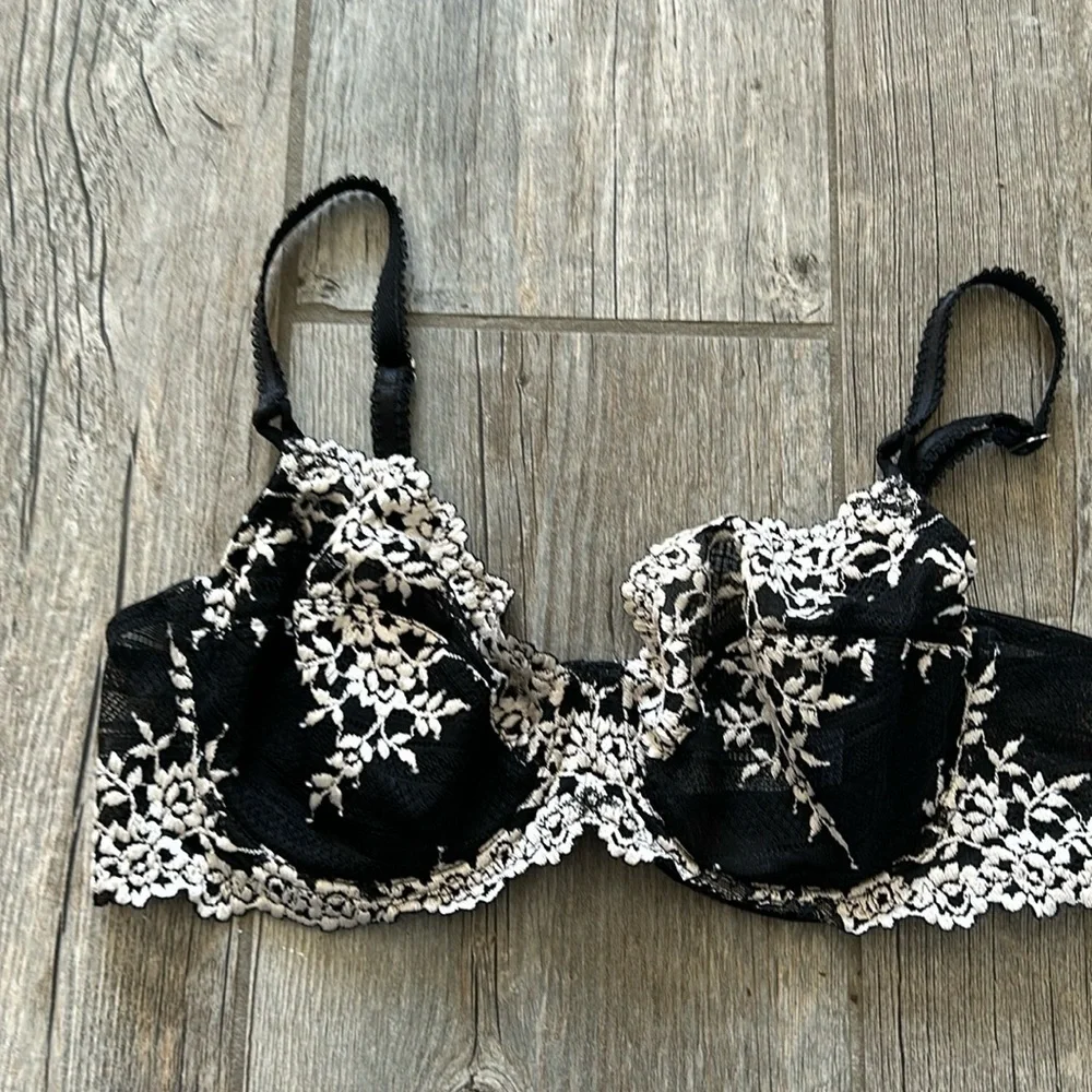 Wacoal Embrace black lace Bra size 36C